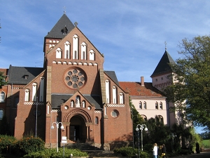 Frontalansicht des Missionshauses